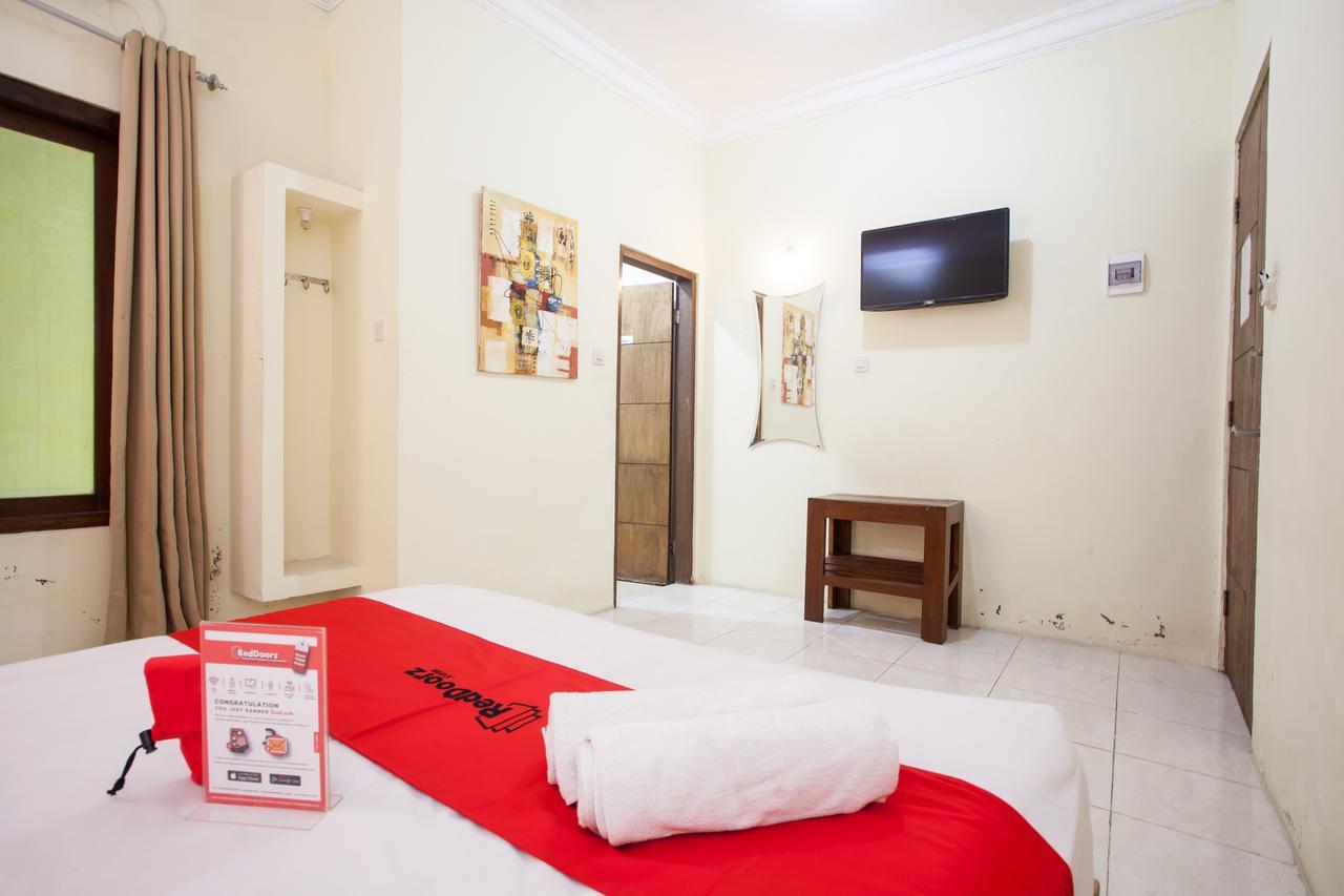 Wonotjolo Reddoorz Near Marvel City Mall מראה חיצוני תמונה
