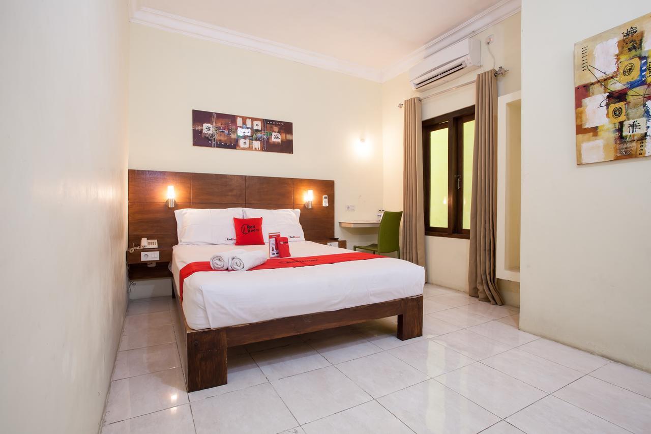 Wonotjolo Reddoorz Near Marvel City Mall מראה חיצוני תמונה