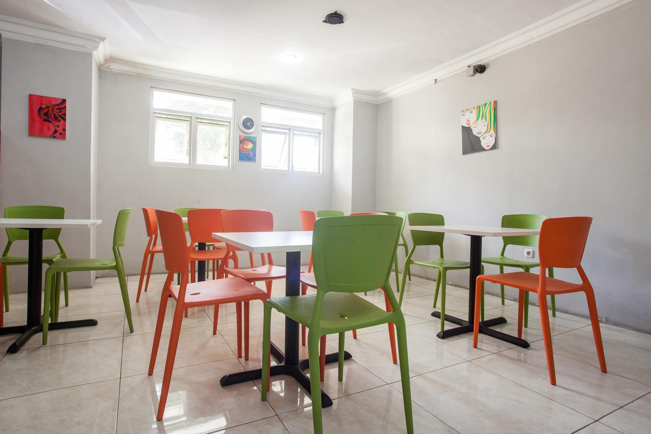 Wonotjolo Reddoorz Near Marvel City Mall מראה חיצוני תמונה